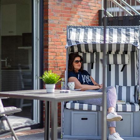 Haus Pirola Esens Apartment ภายนอก รูปภาพ
