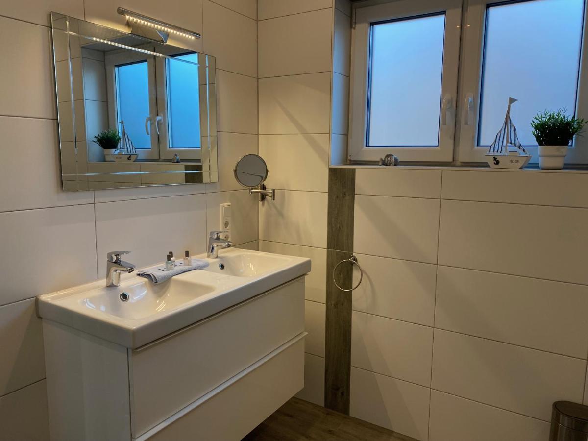 Haus Pirola Esens Apartment ภายนอก รูปภาพ