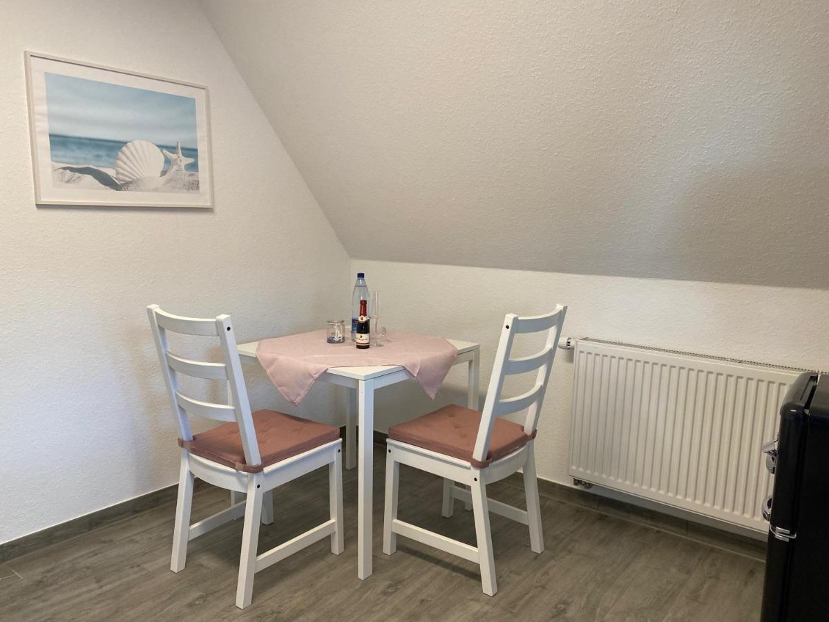 Haus Pirola Esens Apartment ภายนอก รูปภาพ
